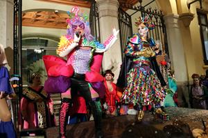 Sitges entra al ‘Món de la Festa Perpètua’ amb l’Arribo de Sa Majestat Carnestoltes