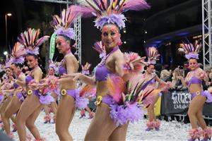 Sitges llueix l’última gran nit de Carnaval amb la rua de l’Extermini. ACN