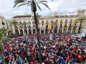 Vilanova i la Geltrú viu un diumenge de Comparses multitudinari amb més de 21.000 participants. Ajuntament de Vilanova