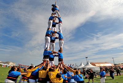 3d7 dels Castellers del Foix al festival ManiFiesta 2026. Eix