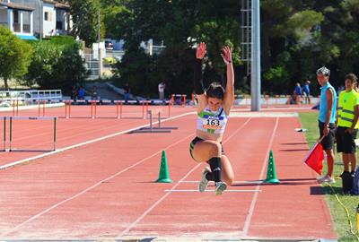 Agnès Calvo, subcampiona de Catalunya Sub-16 en Triple Salt . Eix