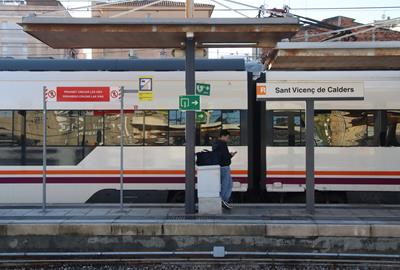 Caos a Sant Vicenç de Calders en la represa del servei ferroviari. ACN