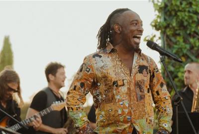 Clarence Bekker torna al Musicveu i convertirà la Finca d’Espiells en una gran festa de soul i pop. EIX