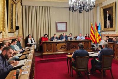 El ple de Vilanova blinda els locals comercials i certifica la millora dels comptes municipals. Ajuntament de Vilanova