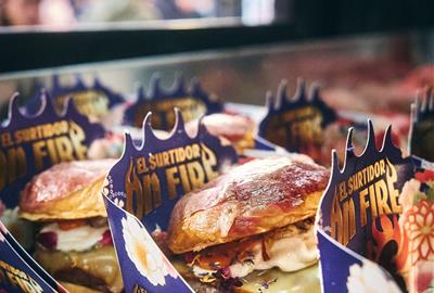 El Surtidor porta el sabor de Vilanova a la Champions Burger Barcelona amb la seva foodtruck. El Surtidor