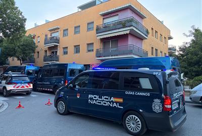 Els Mossos desmantellen un punt de venda de droga ocult en un supermercat de Sant Pere de Ribes i detenen un home. Mossos d'Esquadra