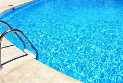 La construcció de piscines privades creix un 70% aquest any al Baix Penedès. EIX