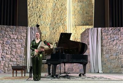 Laura Farré Rozada al final del seu concert a la Presbyterian Church de Glendale. EIX