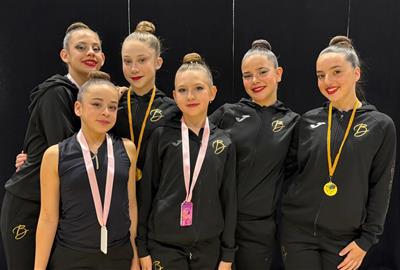 Les gimnastes del Gimnàstic Ballerina Vilanova i la Geltrú . Eix