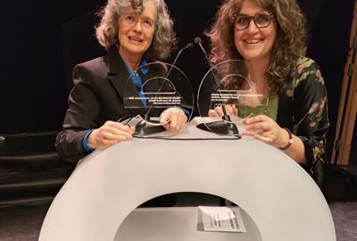 Les pianistes Laura Farré Rozada (a la foto apareix la seva mare) i Elisabet Raspall han triomfat als premis Enderrock. EIX