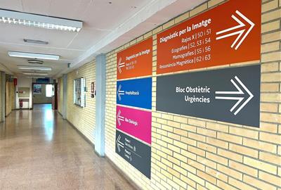 L’Hospital Comarcal de l’Alt Penedès estrena nova senyalització per millorar l’orientació de pacients i professionals. CSAPG