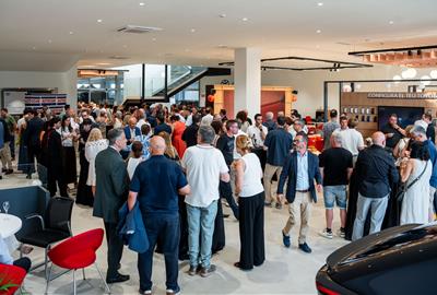 Toyota Autocam inaugura una nova seu a Vilanova i la Geltrú amb un acte inspirat en la cultura japonesa. Toyota Autocam