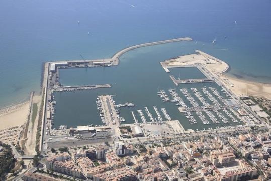 Ports de la Generalitat ha presentat el projecte de remodelació del front portuari de Vilanova que inclou la retirada de la polèmica tanca que delimita el port comercial i pesquer. Ara, l'accés serà lliure durant el dia a qualsevol ciutadà.